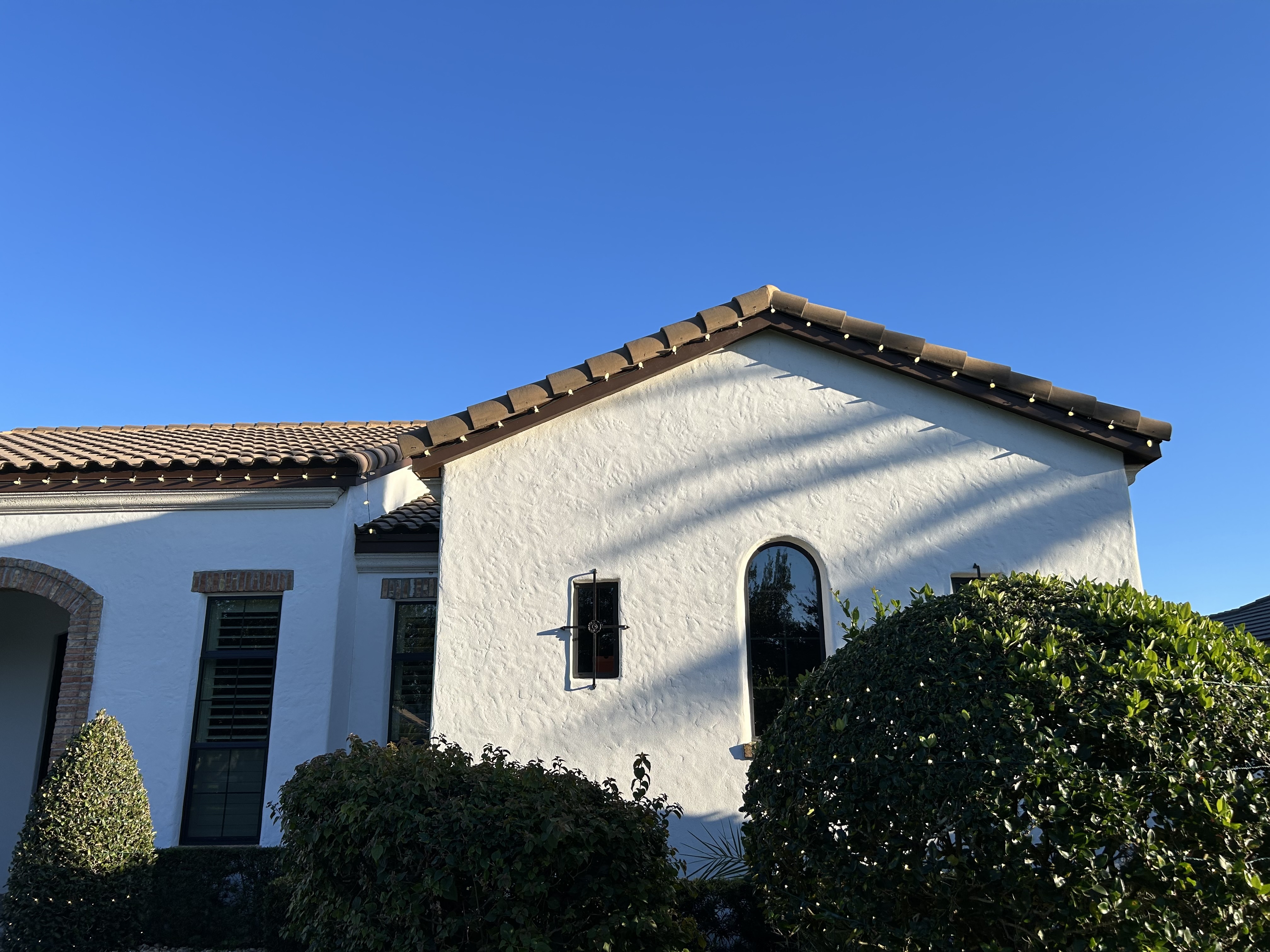 Holiday lighting along roofline
