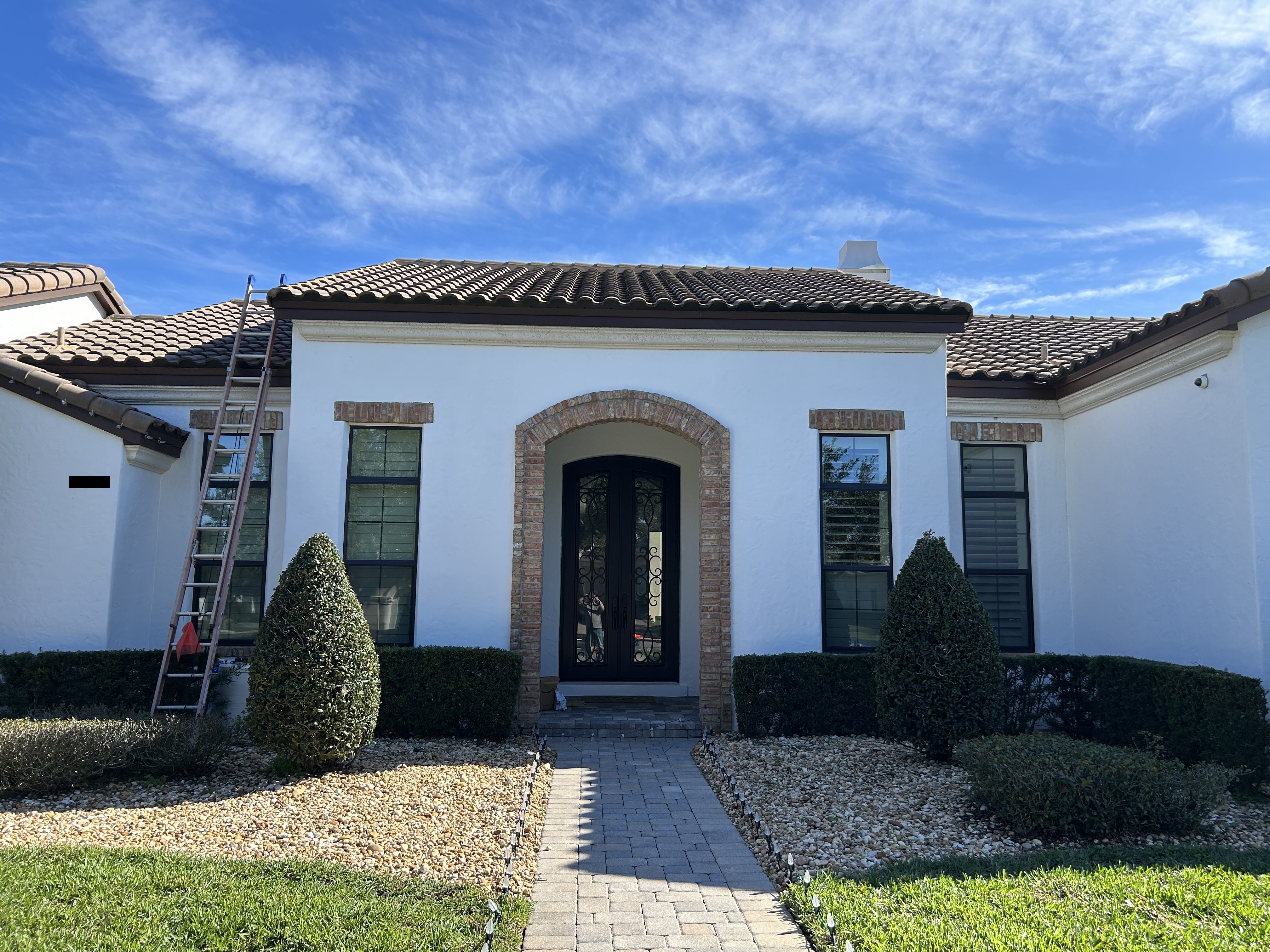 Holiday lighting along roofline